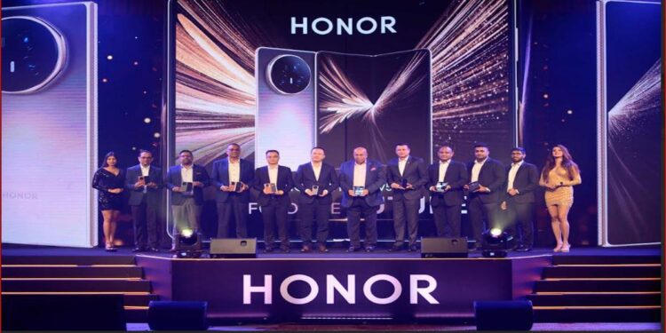 Singer Unveils HONOR Magic V5, Redefining Foldable Flagship Smartphones