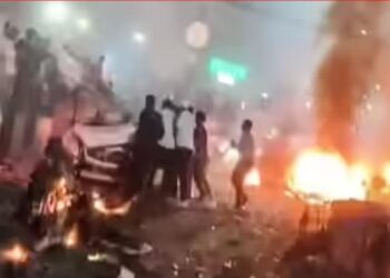 Eight Killed After Car Bursts into Flames at Delhi Traffic Light
