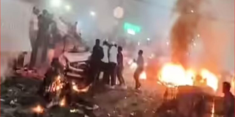Eight Killed After Car Bursts into Flames at Delhi Traffic Light