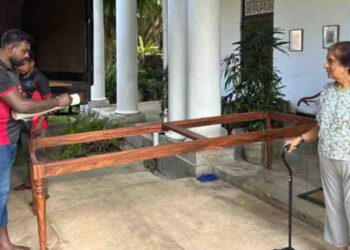 Former President Chandrika Bandaranaike Begins Leaving Torrington Official Residence