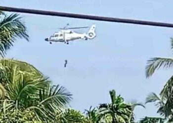 How Do Indian Helicopters Come Down From Above And Rescue Those Trapped In The Flood? This Is Angoda..!
