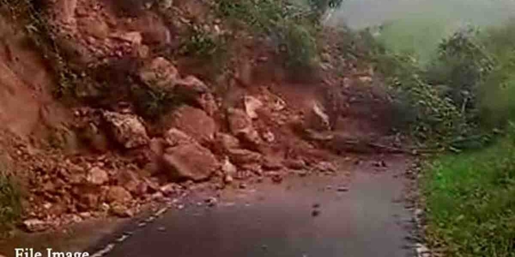 Nuwara Eliya District Secretary Urges Drivers to Avoid Night Travel Amid Landslide Risk
