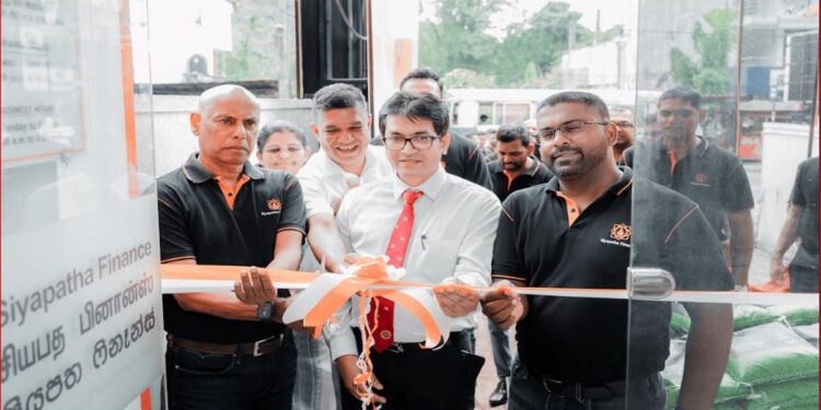 Siyapatha Finance Opens 60th Branch in the Bustling City of Warakapola