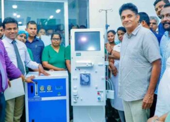 Even though Anura keeps saying ‘Please, stop…’, Sajith simply won’t! First he met with the ambassadors, and now he has started donating medical equipment through the ‘Husma’ program! Today he gave Chilaw Hospital a Rs. 4.6 million blood filtration machine and a mobile RO plant! Marawila Hospital also received a Rs. 4.6 million B-Braun Dialog+ Haemodialysis machine! Truly a great man!