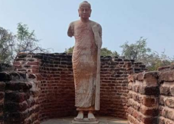 Ancient Sinhala Vihare in Nagarjunasagar Attracts Sri Lankan Buddhists