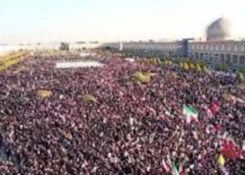 Crowds in Tehran and Isfahan Mourn Khamenei as Calls for Revenge Intensify