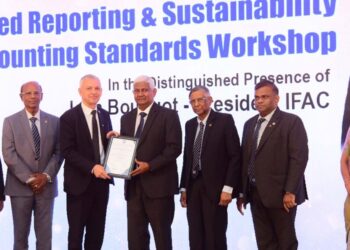 Ceylinco Life Chairman R. Renganathan honoured by CMA