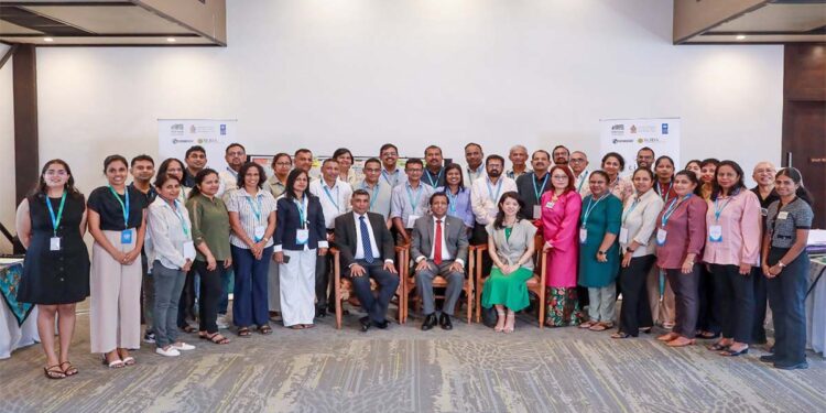 Steering Senior Public Sector Officials Towards Innovative Thinking
