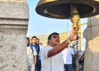Namal Rajapaksa Pays Homage During Visit to Sri Lanka