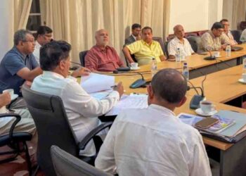 Opposition Holds Discussion on Impact of Rising US Dollar and Falling Rupee on Economy