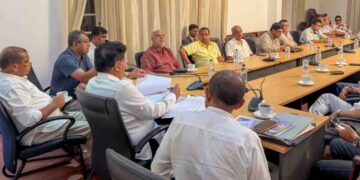 Opposition Holds Discussion on Impact of Rising US Dollar and Falling Rupee on Economy