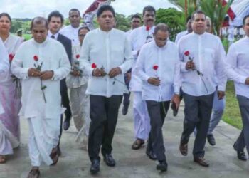 Sajith Premadasa Pays Tribute to War Heroes at Battaramulla Memorial