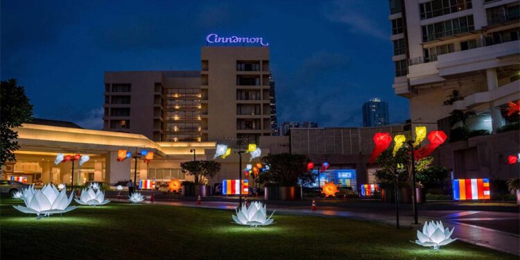 Cinnamon Grand Colombo Illuminates Vesak with Its First-Ever Thorana