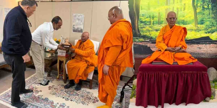 Sri Lankan Minister and Ambassador Visit Ven. Henepola Gunarathana Thero in West Virginia