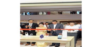 Singer Unveils First HONOR Experience Store at One Galle Face