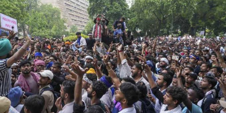 ‘Chalo Sansad’ Protest Intensifies in Delhi as Thousands Rally Over NEET Irregularities
