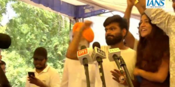CJP Founder Abhijeet Dipke Addresses Gathering at Jantar Mantar After Dharmendra Pradhan’s Resignation