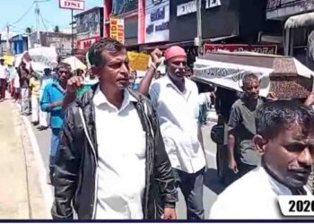 As tensions simmer over the Negombo prison crisis, Wilgamuwa farmers also take to the streets – Matale heats up! Farmers Surround Divisional Secretariat Demanding a Guaranteed Price for Paddy! VIDEO | Sri Lanka Latest News