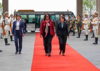 Prime Minister Harini Amarasooriya Leaves for Qatar to Offer Condolences on Former Emir’s Passing