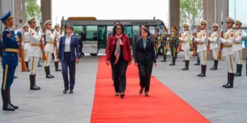 Prime Minister Harini Amarasooriya Leaves for Qatar to Offer Condolences on Former Emir’s Passing