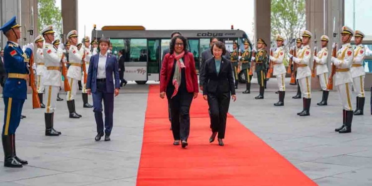 Prime Minister Harini Amarasooriya Leaves for Qatar to Offer Condolences on Former Emir’s Passing