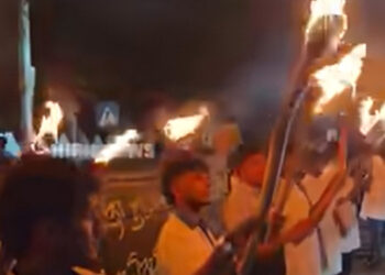 Torch-Wielding Medical Students Storm Karapitiya! Video I Sri Lanka Latest News